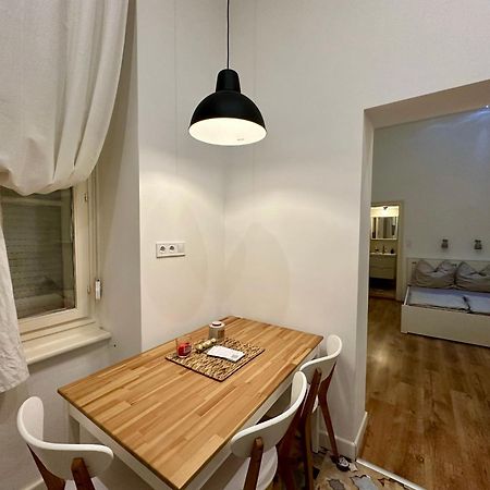 Cozy Studio Flat In The Heart Of บูดาเปสต์ ภายนอก รูปภาพ